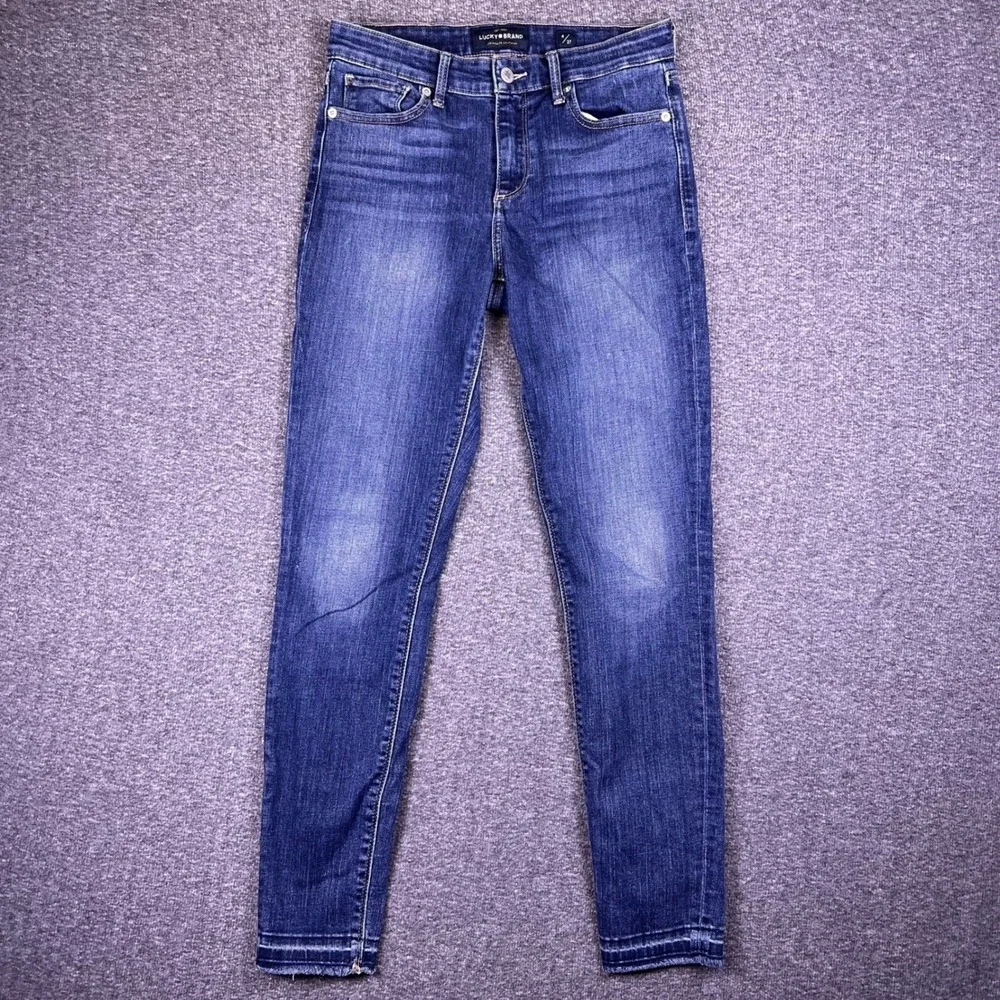Lucky Brand Ava Skinny Jeans Womens 4/27 Blue Wash Chic Frayed Hem Stretch 27x28